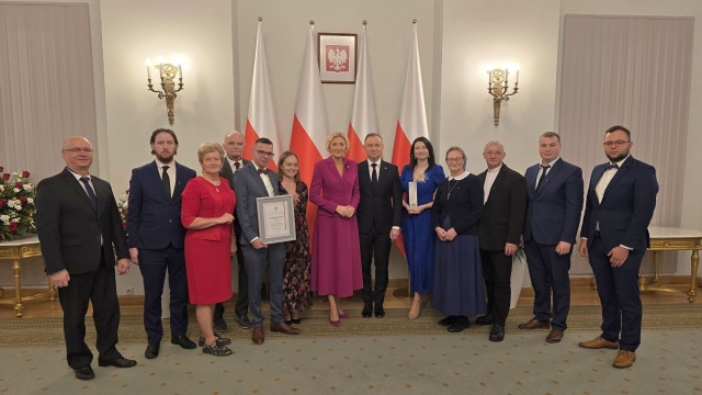 Szczecińska Fundacja Małych Stópek otrzymała w czwartek nagrodę Prezydenta RP Dla Dobra Wspólnego. To wyróżnienie przyznawane osobom, organizacjom pozarządowym, które budują wspólnotę obywatelską. Fundacja zwyciężyła w kategorii Instytucja - Organizacja.