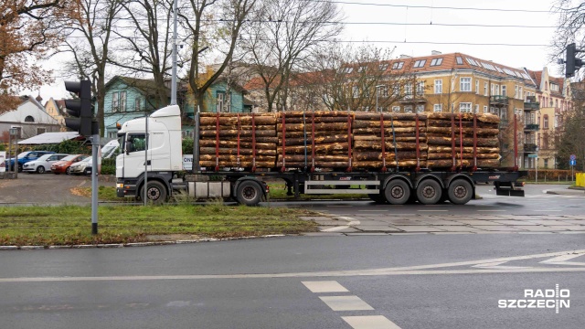 Strefa Czystego Transportu w Szczecinie za ponad rok. Taką decyzję podjęli we wtorek radni Rady Miasta. Nie określili jednak jej zakresu terytorialnego, ani też warunków technicznych pojazdów mogących z tej strefy korzystać.