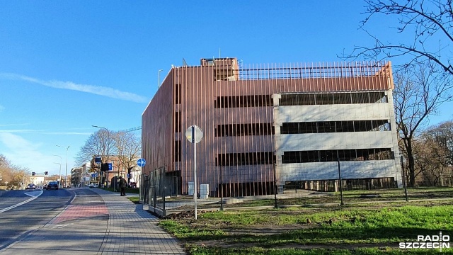 Pierwszy wielopoziomowy parking w Kołobrzegu gotowy. To największa inwestycja w miejsca postojowe w historii miasta.