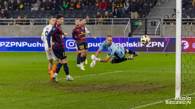 Piłkarze Pogoni awansowali do ćwierćfinału Pucharu Polski. Szczecinianie w 18 finału pokonali u siebie Zagłębie Lubin 4:3 prowadząc do przerwy 2:1.