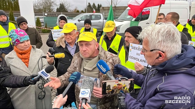 Krajowy Związek Rolników, Kółek i Organizacji Rolniczych domaga się dymisji ministra rolnictwa Czesława Siekierskiego i wiceministra tego resortu Michała Kołodziejczaka.