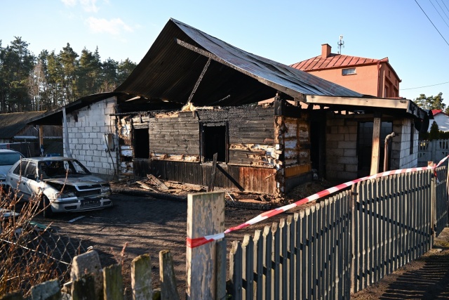 To prawdopodobnie urządzenie, którym był dogrzewany dom, spowodowało tragiczny pożar w Idalinie w powiecie opolskim. W pożarze zginął 45-letni mężczyzna i troje jego dzieci. Uratowała się matka z najstarszym synem.