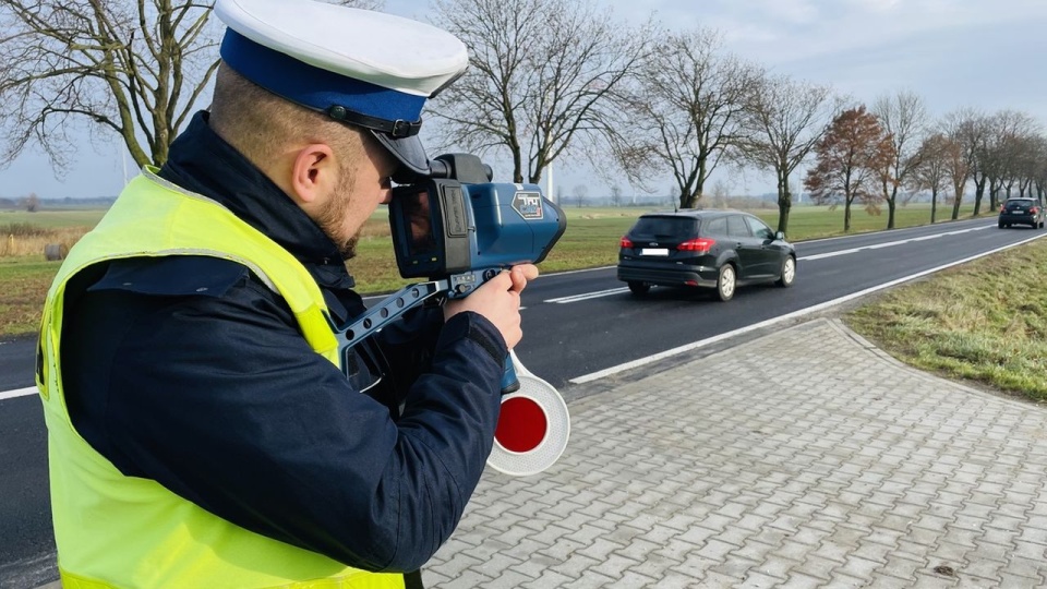 Mężczyznę zatrzymali stargardzcy policjanci. źródło: https://stargard.policja.gov.pl/zst/dzialania-policji/aktualno/60335,Zbyt-szybka-jazda-i-zakaz-prowadzenia-wszelkich-pojazdow-mechanicznych-Kierowce-.html
