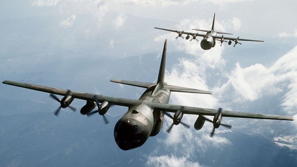 Stany Zjednoczone rozpoczęły wielopoziomową reakcję na atak dronów, w którym w zeszłym tygodniu zginęło trzech członków amerykańskiej służby wojskowej. źródło: https://pixabay.com/pl/1005/Defence-Imagery/CC0 - domena publiczna