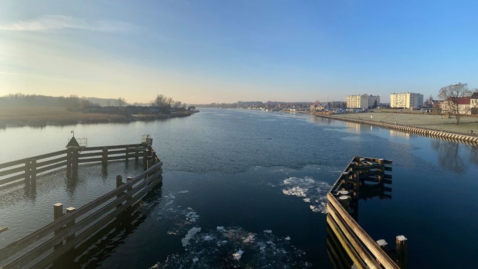 Nie otwiera się most zwodzony nad cieśniną Dziwna - poinformował Urząd Gminy w Wolinie. źródło: https://gminawolin.pl/