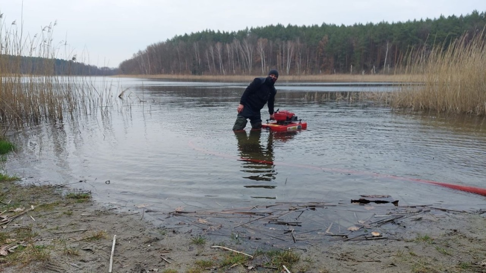 Samochód został kupiony m.in. dzięki dotacji Gminy Dębno i Wojewódzkiego Funduszu Ochrony Środowiska i Gospodarki Wodnej w Szczecinie. źródło: https://www.facebook.com/osprozansko