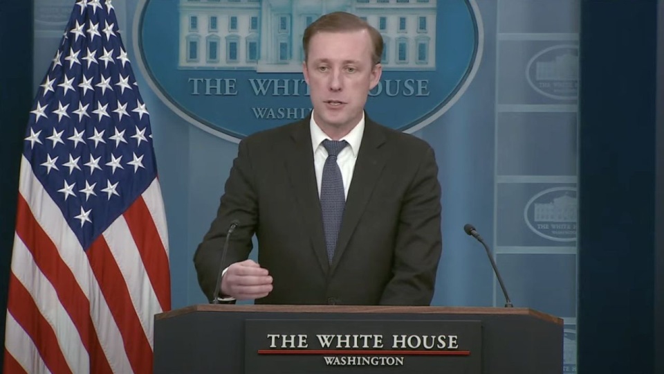 Jake Sullivan przekazał, że dzisiejsze rozmowy przywódców mają też dotyczyć polsko-amerykańskiego partnerstwa w zakresie bezpieczeństwa energetycznego, relacji gospodarczych oraz wspólnych wartości demokratycznych. źródło: https://twitter.com/search?q=Jake%20Sullivan&src=typed_query