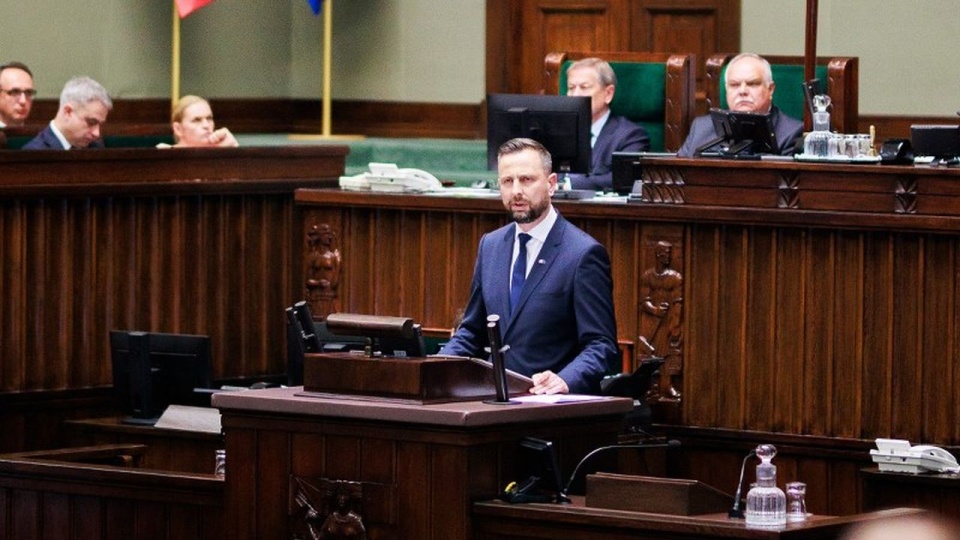 Wicepremier Władysław Kosiniak-Kamysz prezentując w Sejmie informację o stanie bezpieczeństwa Polski przypomniał, że od grudnia ubiegłego roku zawarto w sumie 40 umów na łączną kwotę 50 miliardów złotych. źródło: https://x.com/MON_GOV_PL