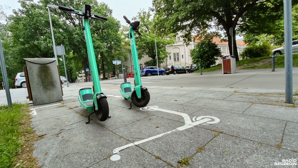 Parkingi dla hulajnóg, ograniczenie prędkości i strefy bez wjazdu