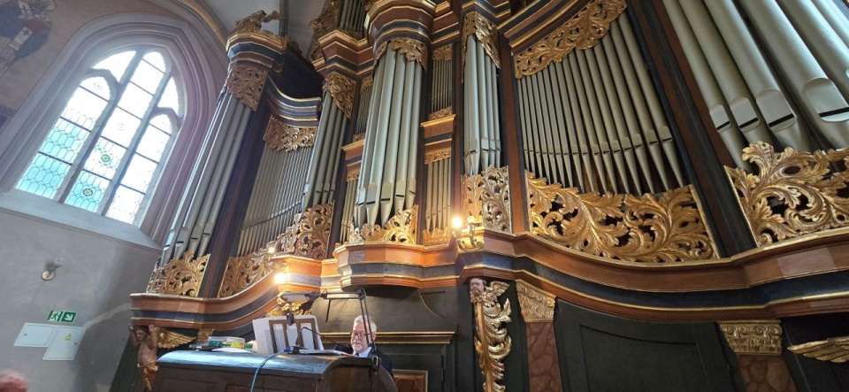 Bogdan Narloch gra na organach Felixa Grüneberga w Kościele pw. Narodzenia Najświętszej Maryi Panny w Białogardzie. Fot. Anna Wróbel