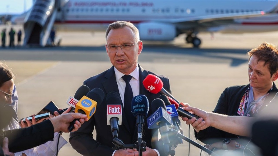 - W sprawie najważniejszej, w sprawie bezpieczeństwa Polski, władze mówią jednym głosem - podkreślał przed odlotem do Stanów Zjednoczonych prezydent Andrzej Duda. źródło: https://twitter.com/prezydentpl/Marek Borawski