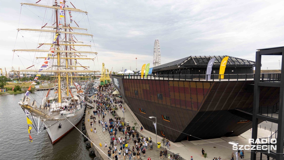 Radio Szczecin przez cały finał The Tall Ships Races nadaje specjalnie dla was z budynku Morskiego Centrum Nauki. Fot. Robert Stachnik [Radio Szczecin]