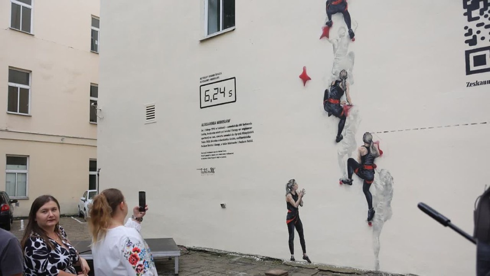 Autorem projektu jest Michał Ćwiek - nauczyciel akademicki w Instytucie Sztuk Pięknych UMCS. źródło: https://radio.lublin.pl/2024/08/lublin-mural-poswiecony-mistrzyni-olimpijskiej-do-przemalowania-zdjecia/