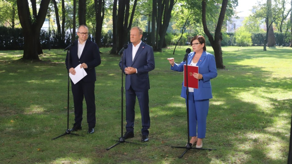 Premier Donald Tusk wraz z minister zdrowia Izabelą Leszczyną i ministrem sprawiedliwości Adamem Bodnarem przedstawili wskazówki dla lekarzy i prokuratorów. źródło: https://x.com/MZ_GOV_PL