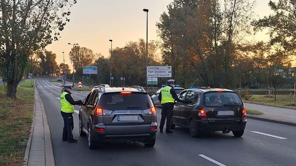 W ramach działań mundurowi sprawdzili prawie 800 kierowców. źródło: https://szczecin.policja.gov.pl/szm