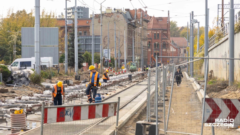 "Mieszkańcy są skazani na niefunkcjonowanie w mieście" - opóźnienia na Kolumba pod lupą radnych [ZDJĘCIA]