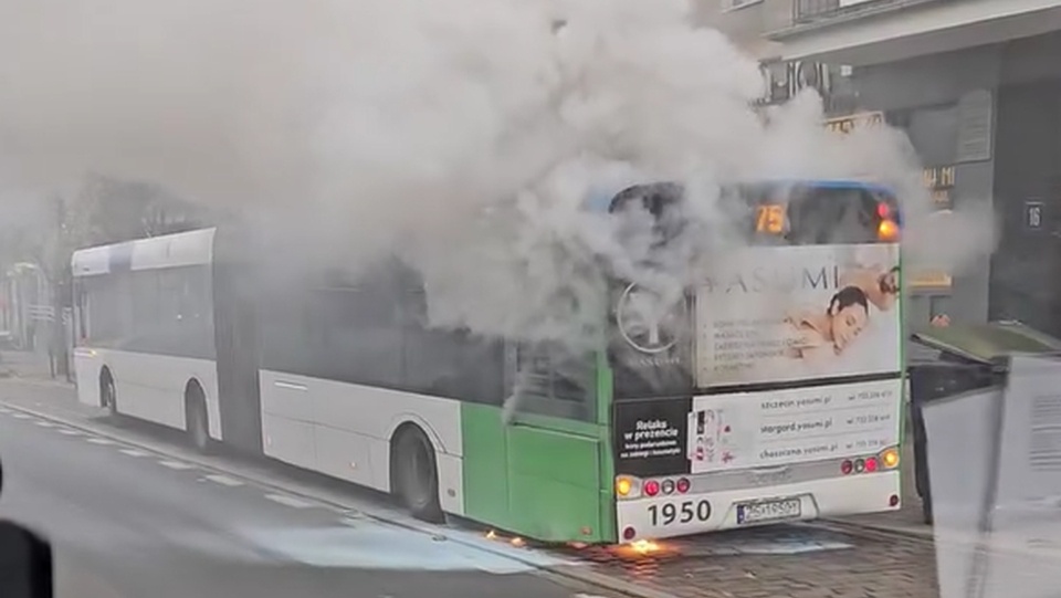 Pożar autobusu w centrum Szczecina [ZDJĘCIA]