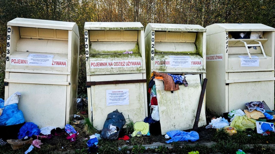 Część kontenerów na odzież sprzątnięta z ulic