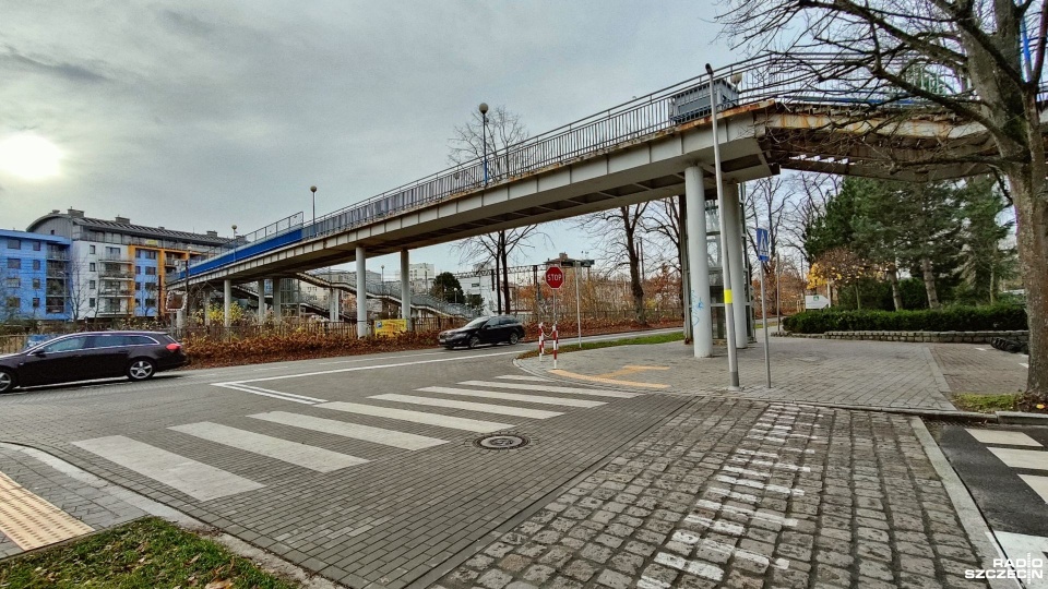 Ważna dla mieszkańców Kołobrzegu kładka przejdzie remont [ZDJĘCIA]