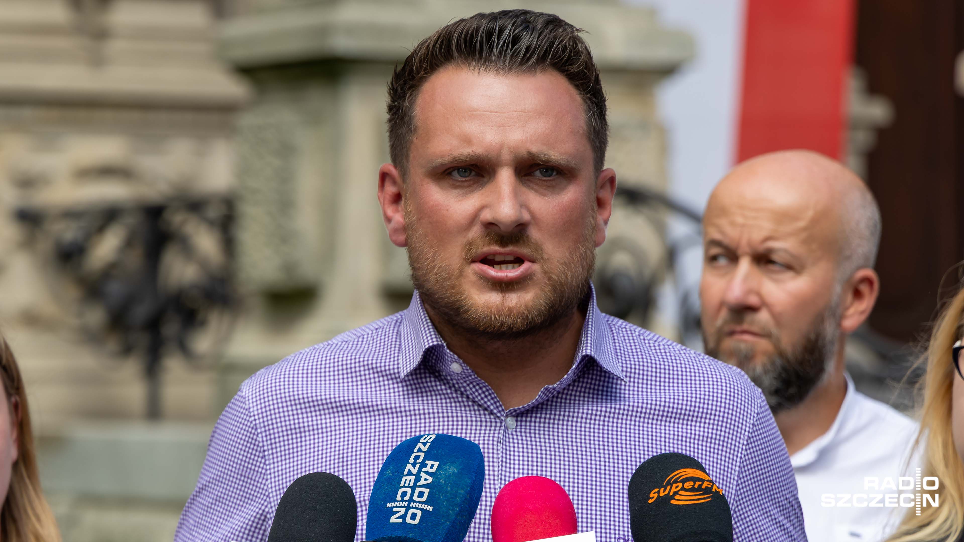 Przetargi ustawiane pod znajomych królika - szczecińscy radni mówią o nieprawidłowościach w postępowaniach przetargowych prowadzonych przez miasto i marszałka województwa zachodniopomorskiego.