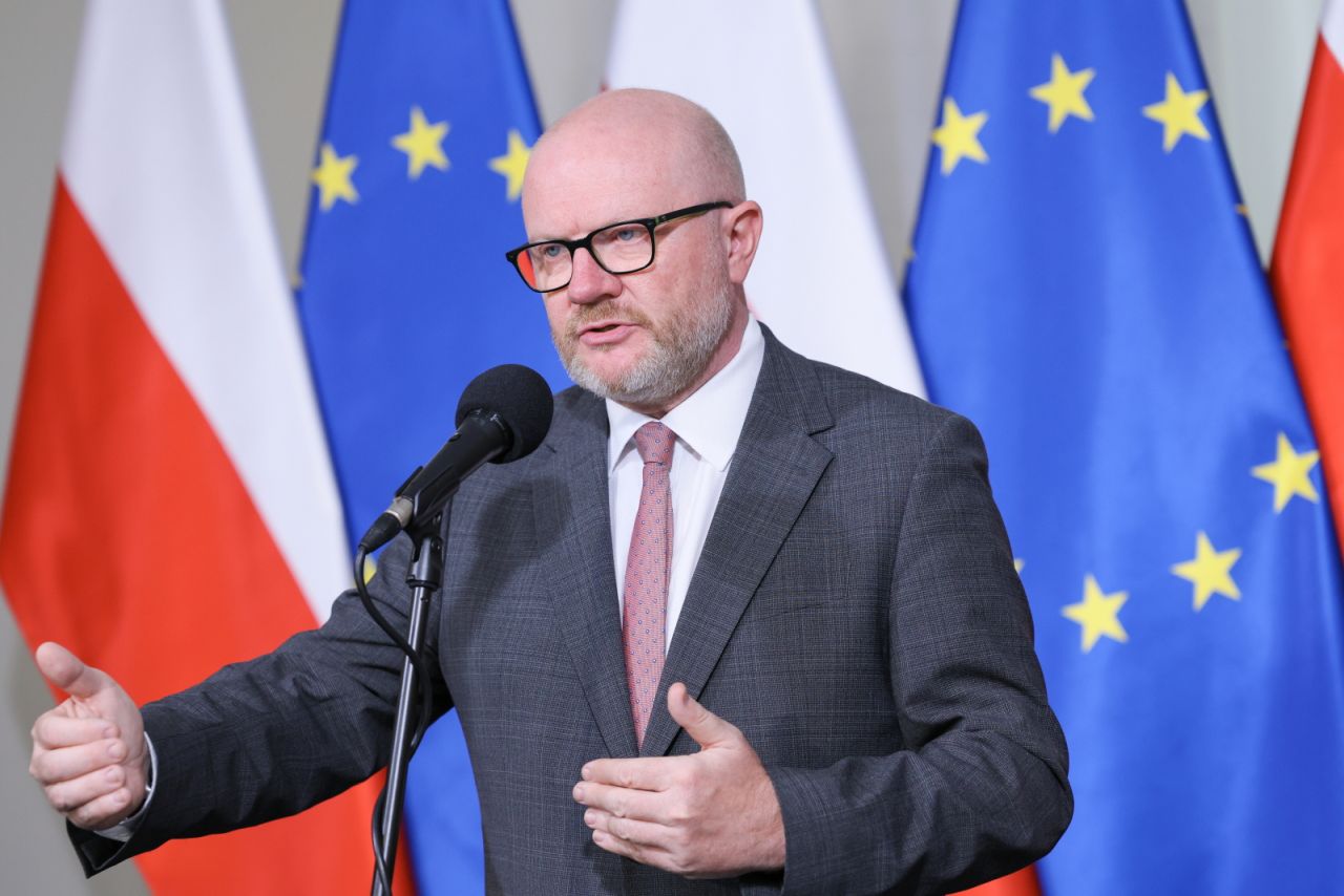 Świadczenia rodzinne czy dostęp do publicznej służby zdrowia tylko dla cudzoziemców, którzy są w Polsce aktywni zawodowo. To zakłada projekt ustawy przygotowany przez ministerstwo spraw wewnętrznych i administracji. W przyszłym tygodniu ma przyjąć go rząd, a także pochyli się nad nim Sejm. Co jeśli ustawa nie wejdzie w życie do 1 października