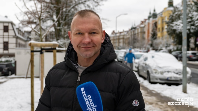 Fot. Robert Stachnik [Radio Szczecin] Parkowanie w szczecińskich parkach. "To trzeba uregulować" [ZDJĘCIA]