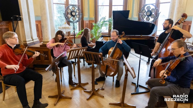 Aleksandra Świgut i Nordic Ensemble. Fot. Robert Stachnik [Radio Szczecin] Aleksandra Świgut i Nordic Ensemble z Chopinem w Willi Lentza [WIDEO, ZDJĘCIA]