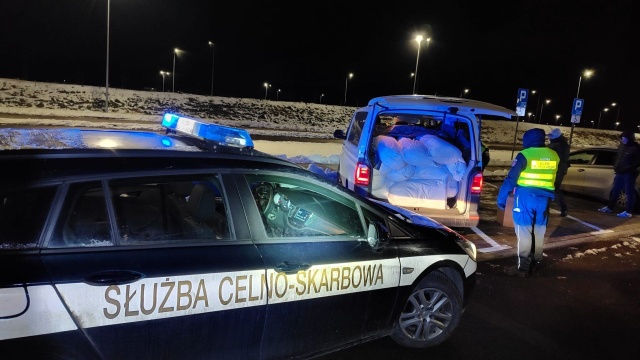 Fot. Krajowa Administracja Skarbowa Funkcjonariusze KAS przejęli nielegalny tytoń za 0,5 mln zł [ZDJĘCIA]