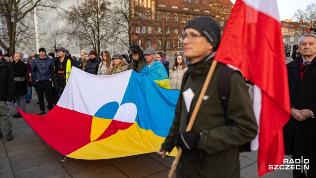 Fot. Robert Stachnik [Radio Szczecin] Trzy lata w obronie Ukrainy i Europy. Manifestacja w Szczecinie [WIDEO, ZDJĘCIA]