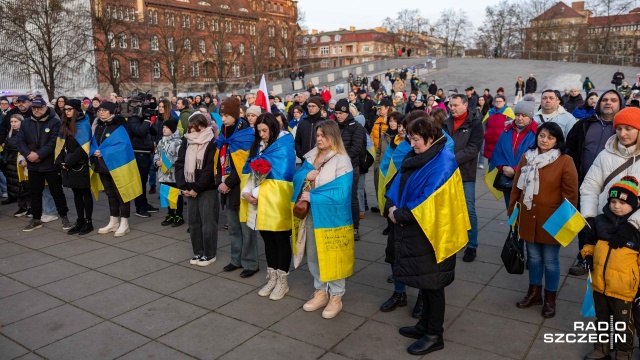 Fot. Robert Stachnik [Radio Szczecin] Trzy lata w obronie Ukrainy i Europy. Manifestacja w Szczecinie [WIDEO, ZDJĘCIA]