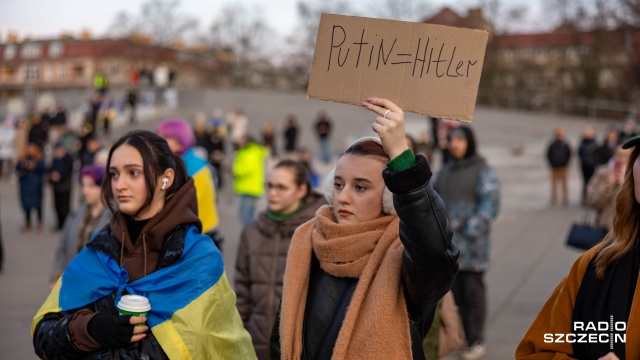 Fot. Robert Stachnik [Radio Szczecin] Trzy lata w obronie Ukrainy i Europy. Manifestacja w Szczecinie [WIDEO, ZDJĘCIA]