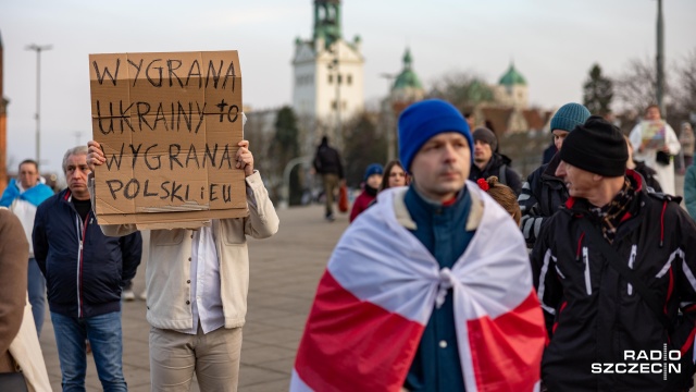 Fot. Robert Stachnik [Radio Szczecin] Trzy lata w obronie Ukrainy i Europy. Manifestacja w Szczecinie [WIDEO, ZDJĘCIA]