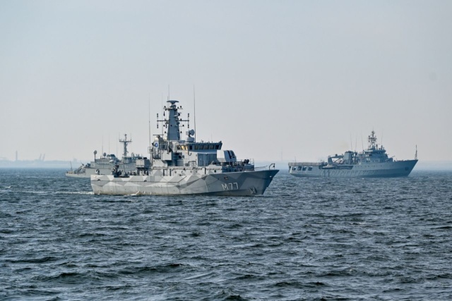 M77 Ulvon, ORP Kontradmirał Xawery Czernicki. Fot. PAP/Marcin Bielecki Patrol okrętów obrony przeciwminowej NATO kilkanaście mil od Świnoujścia [ZDJĘCIA]