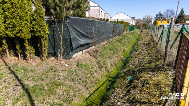 Fot. Robert Stachnik [Radio Szczecin] Spór o teren rekreacyjny i rów na Krzekowie [ZDJĘCIA]