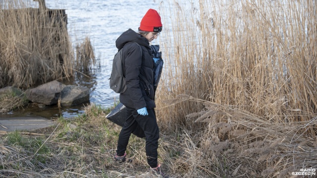Fot. Kamila Kozioł [Radio Szczecin] Kontenery pełne worków ze śmieciami - sprawdzamy rezultaty porannej akcji "Czysta Odra" [WIDEO, ZDJĘCIA]