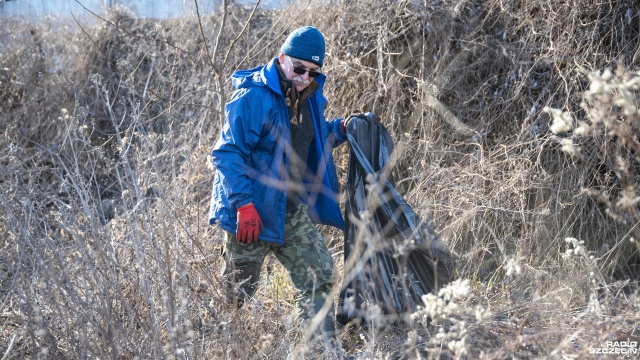 Fot. Kamila Kozioł [Radio Szczecin] Kontenery pełne worków ze śmieciami - sprawdzamy rezultaty porannej akcji "Czysta Odra" [WIDEO, ZDJĘCIA]