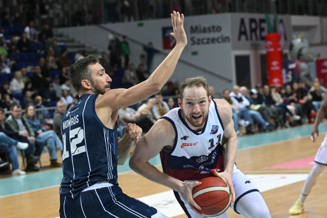 Od prawej na zdj. Aleksander Dziewa (King) Jarosław Mokros (Dziki). Fot. PAP/Marcin Bielecki Emocje do ostatnich sekund. Wilki Morskie lepsze od Dzików w dogrywce [WIDEO, ZDJĘCIA]