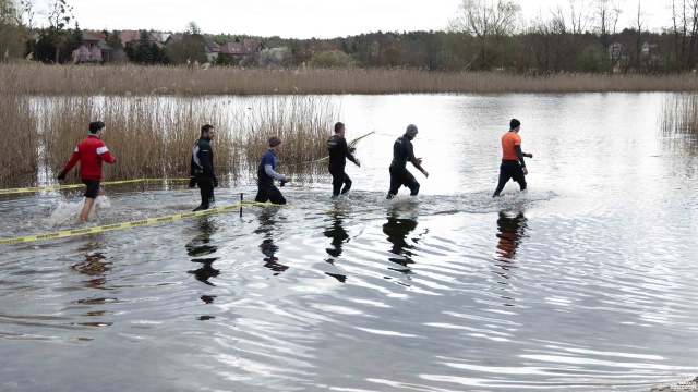 Fot. Robert Stachnik [Radio Szczecin] Pod oponami, przez śliską ściankę i bagno. Runmageddon znów w Szczecinie [WIDEO, ZDJĘCIA]