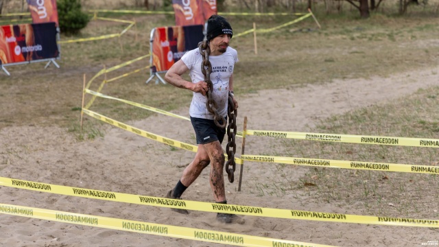 Fot. Robert Stachnik [Radio Szczecin] Pod oponami, przez śliską ściankę i bagno. Runmageddon znów w Szczecinie [WIDEO, ZDJĘCIA]