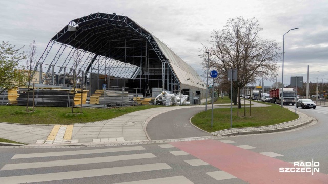 Fot. Robert Stachnik [Radio Szczecin] Hala opery znika w oczach. Wiemy, gdzie trafi namiot [WIDEO, ZDJĘCIA]