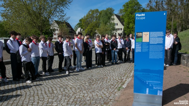 Fot. Weronika Łyczywek [Radio Szczecin] Licealiści ze Szczecina odwiedzili obóz w Ravensbrück [WIDEO, ZDJĘCIA]