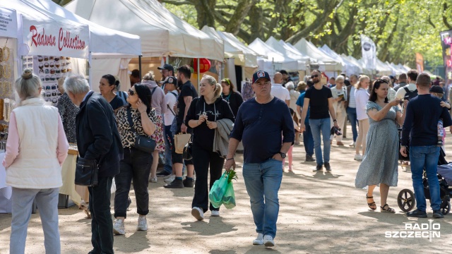 Fot. Robert Stachnik [Radio Szczecin] Święto zapachów i smaków. Tłumy na szczecińskim jarmarku [WIDEO, ZDJĘCIA]