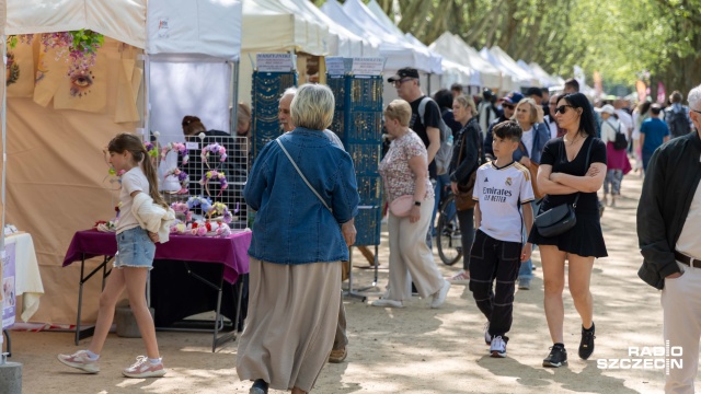 Fot. Robert Stachnik [Radio Szczecin] Święto zapachów i smaków. Tłumy na szczecińskim jarmarku [WIDEO, ZDJĘCIA]