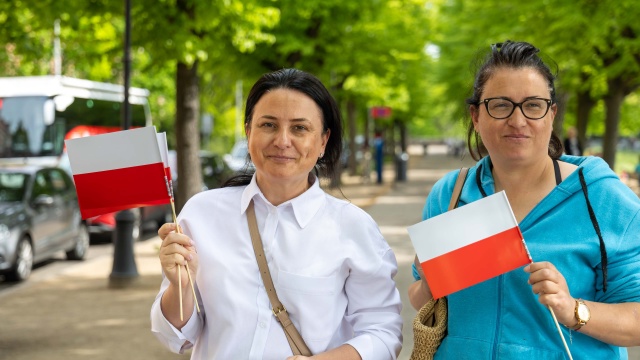 Fot. Robert Stachnik [Radio Szczecin] Za dar krwi otrzymali biało-czerwone flagi. Szczecin świętuje [WIDEO, ZDJĘCIA]