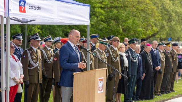 Fot. Robert Stachnik [Radio Szczecin] Szczecin składa hołd Biało-Czerwonej [ZDJĘCIA]