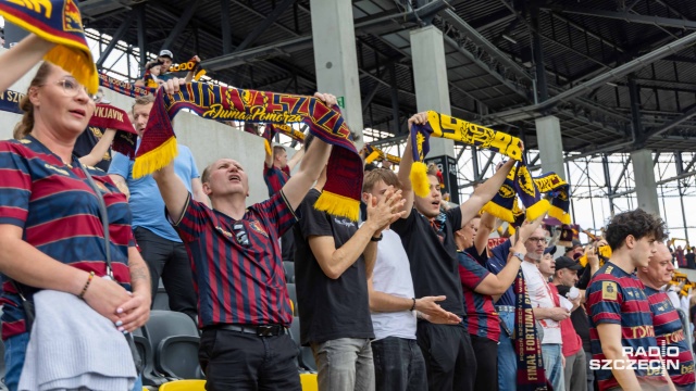 Fot. Robert Stachnik [Radio Szczecin] "Ja sobie popłaczę, a kibice, którzy są od tylu lat z Pogonią, oby doczekali..." [WIDEO, ZDJĘCIA]