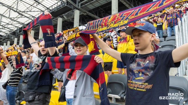 Fot. Robert Stachnik [Radio Szczecin] "Ja sobie popłaczę, a kibice, którzy są od tylu lat z Pogonią, oby doczekali..." [WIDEO, ZDJĘCIA]