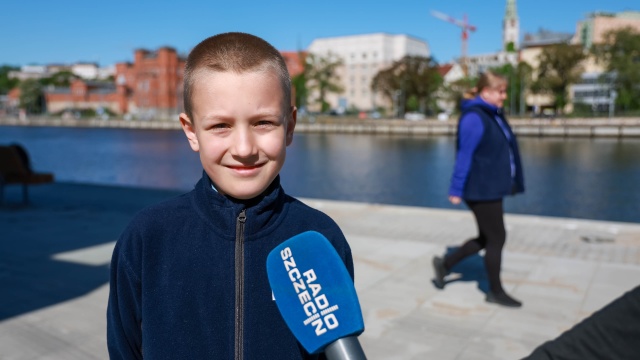 Fot. Robert Stachnik [Radio Szczecin] Wrzucili magnesy do wody i posprzątali Odrę [WIDEO, ZDJĘCIA]