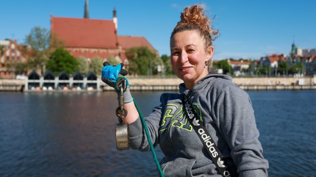 Fot. Robert Stachnik [Radio Szczecin] Wrzucili magnesy do wody i posprzątali Odrę [WIDEO, ZDJĘCIA]