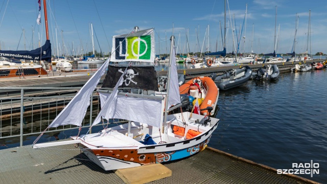 Fot. Robert Stachnik [Radio Szczecin] Dorsz zwodowany na Dąbiu. To łódka zbudowana przez uczniów XVI LO [WIDEO, ZDJĘCIA]